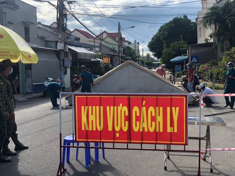 Quảng Nam phong tỏa tạm thời nhiều khu dân cư có nguy cơ lây nhiễm COVID-19 - Ảnh 4. Quảng Nam phong tỏa tạm thời nhiều khu dân cư có nguy cơ lây nhiễm COVID-19 - Ảnh 4.