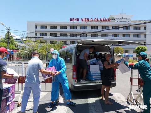 Doanh nghiệp Singapore tiếp sức Đà Nẵng trang thiết bị y tế, nhu yếu phẩm trị giá 8 tỉ đồng - Ảnh 1. Doanh nghiệp Singapore tiếp sức Đà Nẵng trang thiết bị y tế, nhu yếu phẩm trị giá 8 tỉ đồng - Ảnh 1.