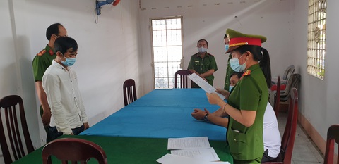 Trộm sổ đỏ của mẹ rồi sang tên chiếm đoạt - Ảnh 1. Trộm sổ đỏ của mẹ rồi sang tên chiếm đoạt - Ảnh 1.