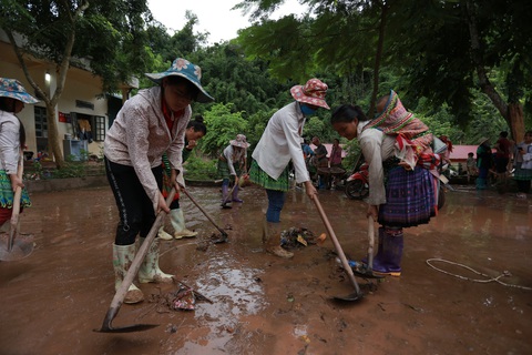 Bản Mông nghèo gom tiền, gạo, thóc cho giáo viên vùng lũ Điện Biên - Ảnh 4. Bản Mông nghèo gom tiền, gạo, thóc cho giáo viên vùng lũ Điện Biên - Ảnh 4.