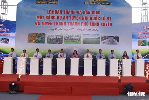 Bàn giao mặt bằng thực hiện dự án tuyến tránh QL91 và Long Xuyên - Ảnh 1. Bàn giao mặt bằng thực hiện dự án tuyến tránh QL91 và Long Xuyên - Ảnh 1.
