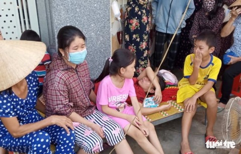 Cả xóm rần rần coi cảnh dựng rạp réo nợ nguyên phó trưởng công an huyện - Ảnh 2. Cả xóm rần rần coi cảnh dựng rạp réo nợ nguyên phó trưởng công an huyện - Ảnh 2.