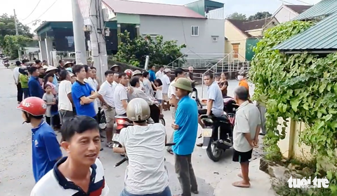 Nguyên phó trưởng công an huyện chịu trả 700 triệu, chủ nợ dỡ rạp, hàng xóm chúc mừng - Ảnh 1. Nguyên phó trưởng công an huyện chịu trả 700 triệu, chủ nợ dỡ rạp, hàng xóm chúc mừng - Ảnh 1.