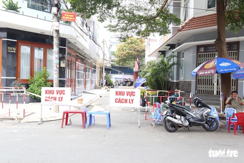 Phong tỏa 17 nhà ở quận Tân Phú vì có người tái dương tính COVID-19 - Ảnh 3. Phong tỏa 17 nhà ở quận Tân Phú vì có người tái dương tính COVID-19 - Ảnh 3.