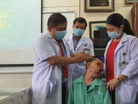 Phẫu thuật thành công u sợi mạch vòm mũi họng chưa bao giờ thấy cho bé trai 13 tuổi - Ảnh 1. Phẫu thuật thành công u sợi mạch vòm mũi họng chưa bao giờ thấy cho bé trai 13 tuổi - Ảnh 1.