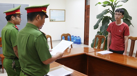 Tạm giữ nhân viên ngân hàng BIDV nghi lừa đảo, chiếm đoạt gần 15 tỉ - Ảnh 1. Tạm giữ nhân viên ngân hàng BIDV nghi lừa đảo, chiếm đoạt gần 15 tỉ - Ảnh 1.