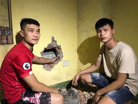 Giải cứu bé sơ sinh bị bỏ rơi: Người dân hay công an đã khoan đục tường cứu bé? - Ảnh 3. Giải cứu bé sơ sinh bị bỏ rơi: Người dân hay công an đã khoan đục tường cứu bé? - Ảnh 3.
