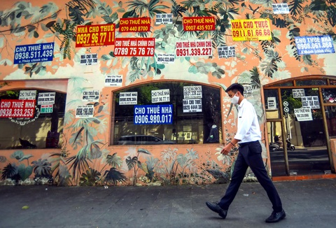 Mặt bằng kinh doanh: Nhìn COVID-19 bàn giá thuê! - Ảnh 1. Mặt bằng kinh doanh: Nhìn COVID-19 bàn giá thuê! - Ảnh 1.