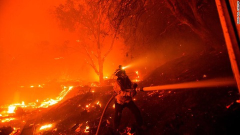 Sét đánh gây 560 đám cháy rừng khắp California, cứu hỏa chật vật vì thiếu người - Ảnh 9. Sét đánh gây 560 đám cháy rừng khắp California, cứu hỏa chật vật vì thiếu người - Ảnh 9.