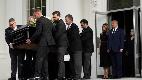 Làm tưởng niệm em trai tại Nhà Trắng, ông Trump phải bỏ tiền túi - Ảnh 1. Làm tưởng niệm em trai tại Nhà Trắng, ông Trump phải bỏ tiền túi - Ảnh 1.