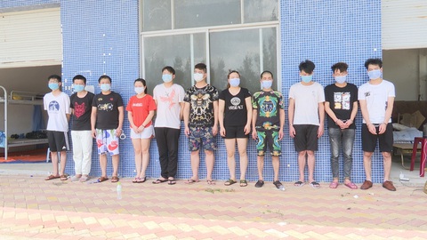 Trốn truy nã, 11 người Trung Quốc sang Móng Cái thuê nhà, tổ chức đánh bạc trên mạng - Ảnh 1. Trốn truy nã, 11 người Trung Quốc sang Móng Cái thuê nhà, tổ chức đánh bạc trên mạng - Ảnh 1.