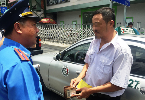 TP.HCM lập tổ phản ứng nhanh xử lý taxi, xích lô ‘làm tiền’ du khách - Ảnh 1. TP.HCM lập tổ phản ứng nhanh xử lý taxi, xích lô ‘làm tiền’ du khách - Ảnh 1.