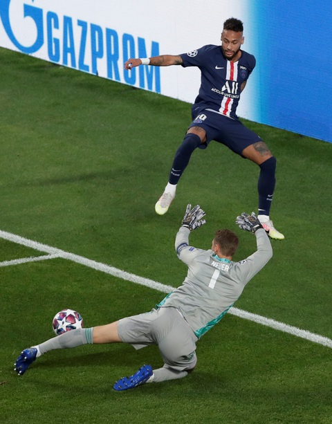 Những khoảnh khắc Neuer cứu thua xuất thần giúp Bayern vô địch - Ảnh 3. Những khoảnh khắc Neuer cứu thua xuất thần giúp Bayern vô địch - Ảnh 3.