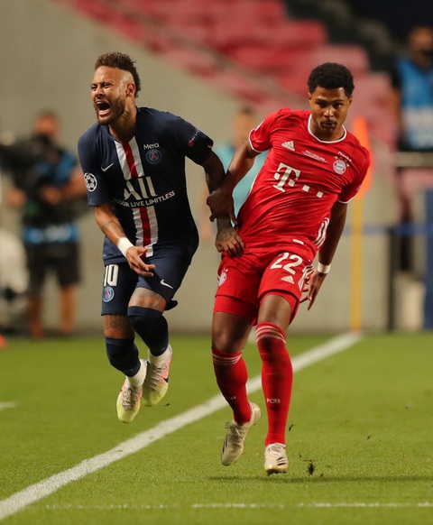 Những khoảnh khắc Neuer cứu thua xuất thần giúp Bayern vô địch - Ảnh 13. Những khoảnh khắc Neuer cứu thua xuất thần giúp Bayern vô địch - Ảnh 13.