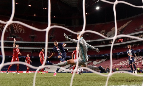 Những khoảnh khắc Neuer cứu thua xuất thần giúp Bayern vô địch - Ảnh 7. Những khoảnh khắc Neuer cứu thua xuất thần giúp Bayern vô địch - Ảnh 7.