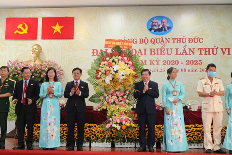 Chủ tịch TP.HCM mong quận Thủ Đức trở thành hình mẫu phát triển mảng xanh - Ảnh 1. Chủ tịch TP.HCM mong quận Thủ Đức trở thành hình mẫu phát triển mảng xanh - Ảnh 1.