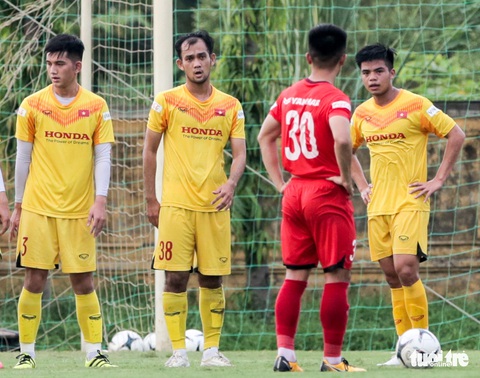 Mưa bàn thắng xuất hiện trong buổi đấu tập thứ hai của U22 Việt Nam - Ảnh 8. Mưa bàn thắng xuất hiện trong buổi đấu tập thứ hai của U22 Việt Nam - Ảnh 8.