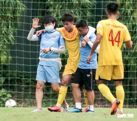 Mưa bàn thắng xuất hiện trong buổi đấu tập thứ hai của U22 Việt Nam - Ảnh 7. Mưa bàn thắng xuất hiện trong buổi đấu tập thứ hai của U22 Việt Nam - Ảnh 7.