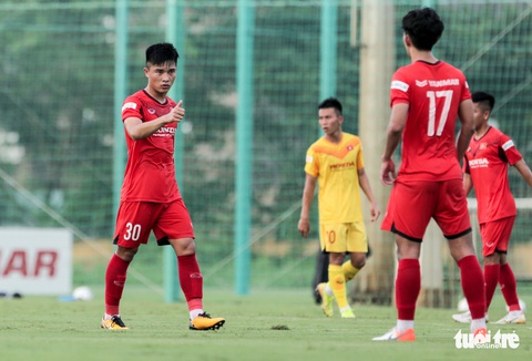 Mưa bàn thắng xuất hiện trong buổi đấu tập thứ hai của U22 Việt Nam - Ảnh 2. Mưa bàn thắng xuất hiện trong buổi đấu tập thứ hai của U22 Việt Nam - Ảnh 2.