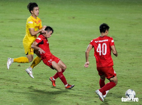 Mưa bàn thắng xuất hiện trong buổi đấu tập thứ hai của U22 Việt Nam - Ảnh 4. Mưa bàn thắng xuất hiện trong buổi đấu tập thứ hai của U22 Việt Nam - Ảnh 4.