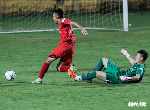 Mưa bàn thắng xuất hiện trong buổi đấu tập thứ hai của U22 Việt Nam - Ảnh 6. Mưa bàn thắng xuất hiện trong buổi đấu tập thứ hai của U22 Việt Nam - Ảnh 6.
