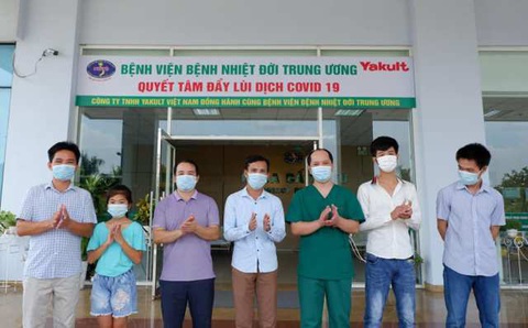 Bé gái 10 tuổi và 9 người khác khỏi bệnh COVID-19 - Ảnh 1. Bé gái 10 tuổi và 9 người khác khỏi bệnh COVID-19 - Ảnh 1.