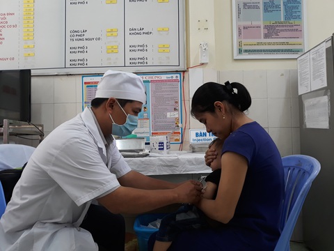 Lần đầu tiên suốt 28 năm, số trẻ hoàn thành 3 liều vắc xin bạch hầu, uốn ván và ho gà giảm đáng kể - Ảnh 1. Lần đầu tiên suốt 28 năm, số trẻ hoàn thành 3 liều vắc xin bạch hầu, uốn ván và ho gà giảm đáng kể - Ảnh 1.