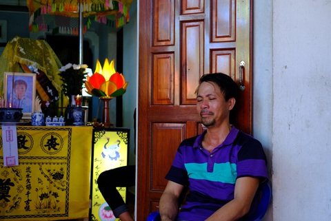 Tang thương xóm nghèo nơi có 3 em nhỏ chết đuối - Ảnh 5. Tang thương xóm nghèo nơi có 3 em nhỏ chết đuối - Ảnh 5.