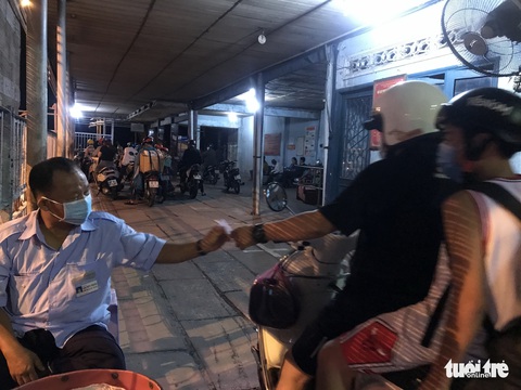 Bùi ngùi giã biệt phà Cao Lãnh - Ảnh 4. Bùi ngùi giã biệt phà Cao Lãnh - Ảnh 4.