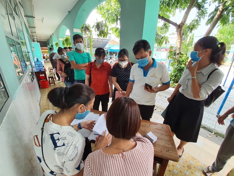 Quá tải học sinh vào lớp 1 ở TP.HCM: Xoay xở với học 2 buổi - Ảnh 3. Quá tải học sinh vào lớp 1 ở TP.HCM: Xoay xở với học 2 buổi - Ảnh 3.