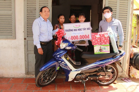Trường Đại học Tây Đô tiếp thêm nghị lực cho học sinh nghèo đến trường - Ảnh 1. Trường Đại học Tây Đô tiếp thêm nghị lực cho học sinh nghèo đến trường - Ảnh 1.