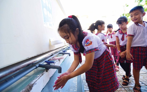 Băng sông Soài Rạp, nước sạch về Cần Giờ - Ảnh 1. Băng sông Soài Rạp, nước sạch về Cần Giờ - Ảnh 1.
