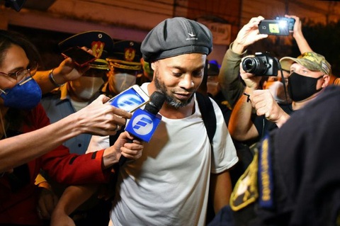 Ronaldinho được Paraguay trả tự do - Ảnh 1. Ronaldinho được Paraguay trả tự do - Ảnh 1.