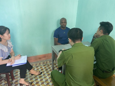 Ai là chủ 3 số tài khoản bị người nước ngoài lừa lấy tiền này? - Ảnh 2. Ai là chủ 3 số tài khoản bị người nước ngoài lừa lấy tiền này? - Ảnh 2.