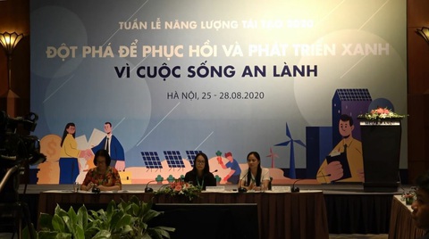EVN kiến nghị có cơ chế hỗ trợ hộ gia đình đầu tư điện mặt trời áp mái - Ảnh 1. EVN kiến nghị có cơ chế hỗ trợ hộ gia đình đầu tư điện mặt trời áp mái - Ảnh 1.