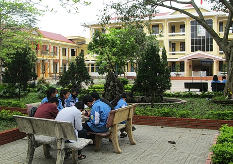 Quảng Bình gửi 23 thí sinh thi tốt nghiệp THPT lần 2 ở Đà Nẵng và Hà Nội - Ảnh 1. Quảng Bình gửi 23 thí sinh thi tốt nghiệp THPT lần 2 ở Đà Nẵng và Hà Nội - Ảnh 1.