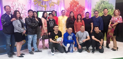 Gia Thành làm MC gameshow Đồng Vàng - Ảnh 2. Gia Thành làm MC gameshow Đồng Vàng - Ảnh 2.