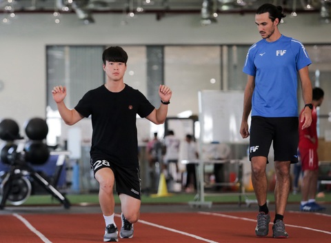 Điều trị chấn thương: Nỗi băn khoăn của các cầu thủ Việt - Ảnh 1. Điều trị chấn thương: Nỗi băn khoăn của các cầu thủ Việt - Ảnh 1.