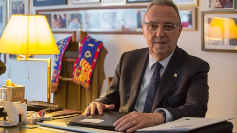 Hãy thôi đâm sau lưng Messi đi, Barca! - Ảnh 1. Hãy thôi đâm sau lưng Messi đi, Barca! - Ảnh 1.