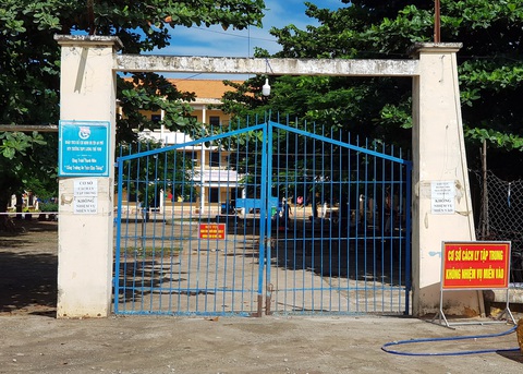 Đón 350 học sinh tại Campuchia có nhà, hộ khẩu ở Việt Nam về nước học - Ảnh 1. Đón 350 học sinh tại Campuchia có nhà, hộ khẩu ở Việt Nam về nước học - Ảnh 1.