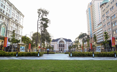 Khánh thành công viên trước Nhà hát TP.HCM, khai mạc ảnh mừng Quốc khánh - Ảnh 1. Khánh thành công viên trước Nhà hát TP.HCM, khai mạc ảnh mừng Quốc khánh - Ảnh 1.