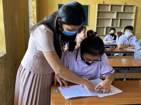 Thí sinh lớp 10 diện F1 ở Hải Phòng sẽ mặc đồ bảo hộ đi thi - Ảnh 1. Thí sinh lớp 10 diện F1 ở Hải Phòng sẽ mặc đồ bảo hộ đi thi - Ảnh 1.