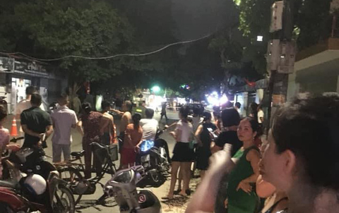 Người đàn ông đứng bên đường bắn đôi nam nữ đang chạy xe, một người chết tại chỗ - Ảnh 3. Người đàn ông đứng bên đường bắn đôi nam nữ đang chạy xe, một người chết tại chỗ - Ảnh 3.