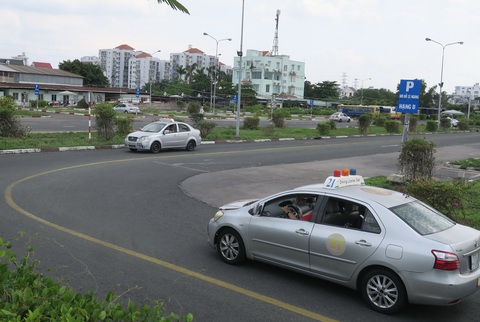 Đề xuất giảm thời hạn giấy phép lái xe còn 5 năm: Để quản lý tốt hơn sức khỏe lái xe? - Ảnh 1. Đề xuất giảm thời hạn giấy phép lái xe còn 5 năm: Để quản lý tốt hơn sức khỏe lái xe? - Ảnh 1.
