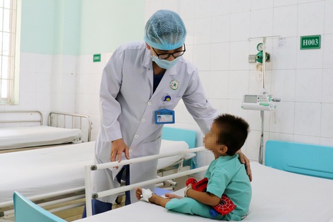 2 bệnh nhi vỡ gan tại Đồng Nai do ngã từ xe máy và xe ba gác đè bụng - Ảnh 1. 2 bệnh nhi vỡ gan tại Đồng Nai do ngã từ xe máy và xe ba gác đè bụng - Ảnh 1.