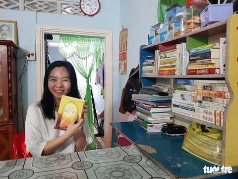 Ba nữ sinh đạt điểm 10 môn văn, sử: Tự học là chính - Ảnh 1. Ba nữ sinh đạt điểm 10 môn văn, sử: Tự học là chính - Ảnh 1.