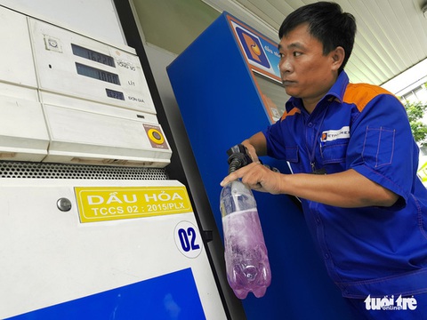 Xăng RON95 tăng gần 200 đồng/lít - Ảnh 1. Xăng RON95 tăng gần 200 đồng/lít - Ảnh 1.
