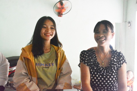 Hai nữ sinh đạt điểm 10 môn văn, sử: Tự học là chính - Ảnh 3. Hai nữ sinh đạt điểm 10 môn văn, sử: Tự học là chính - Ảnh 3.