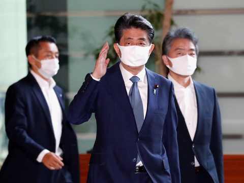 Trong mùa dịch, Thủ tướng Abe đã làm việc 5 tháng liên tục - Ảnh 1. Trong mùa dịch, Thủ tướng Abe đã làm việc 5 tháng liên tục - Ảnh 1.