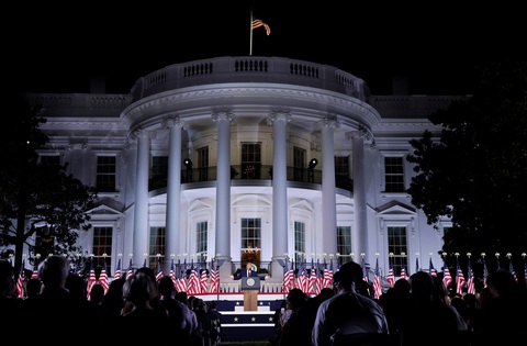 Ông Trump nhận đề cử, cảnh báo Trung Quốc sẽ kiểm soát Mỹ nếu ông Biden đắc cử - Ảnh 2. Ông Trump nhận đề cử, cảnh báo Trung Quốc sẽ kiểm soát Mỹ nếu ông Biden đắc cử - Ảnh 2.